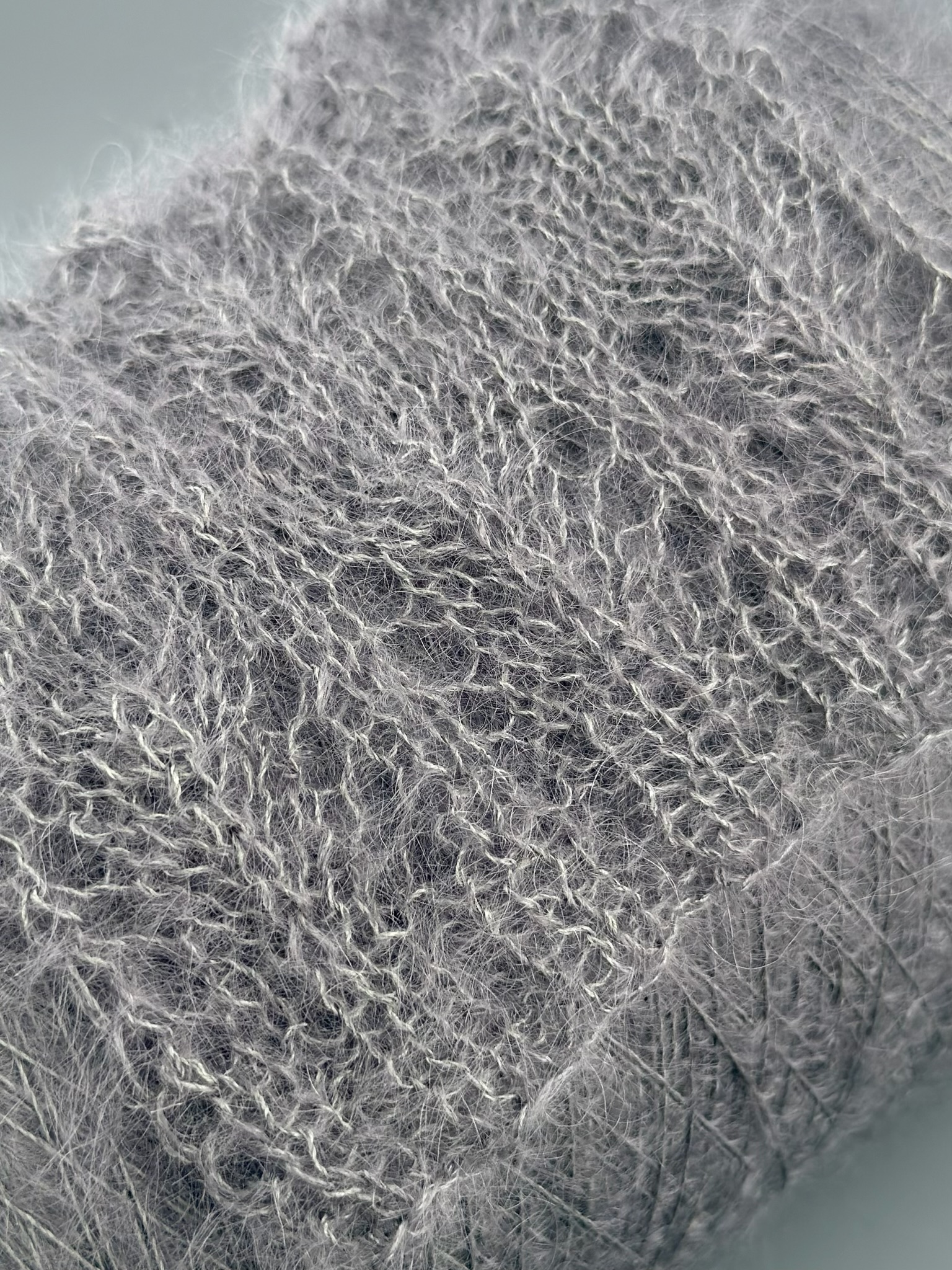 Royal Kid Silk Nm 9000 – Filato Super Kid Mohair e seta col. Grigio fumo | Zimpfer Wolle Selezione foto 3